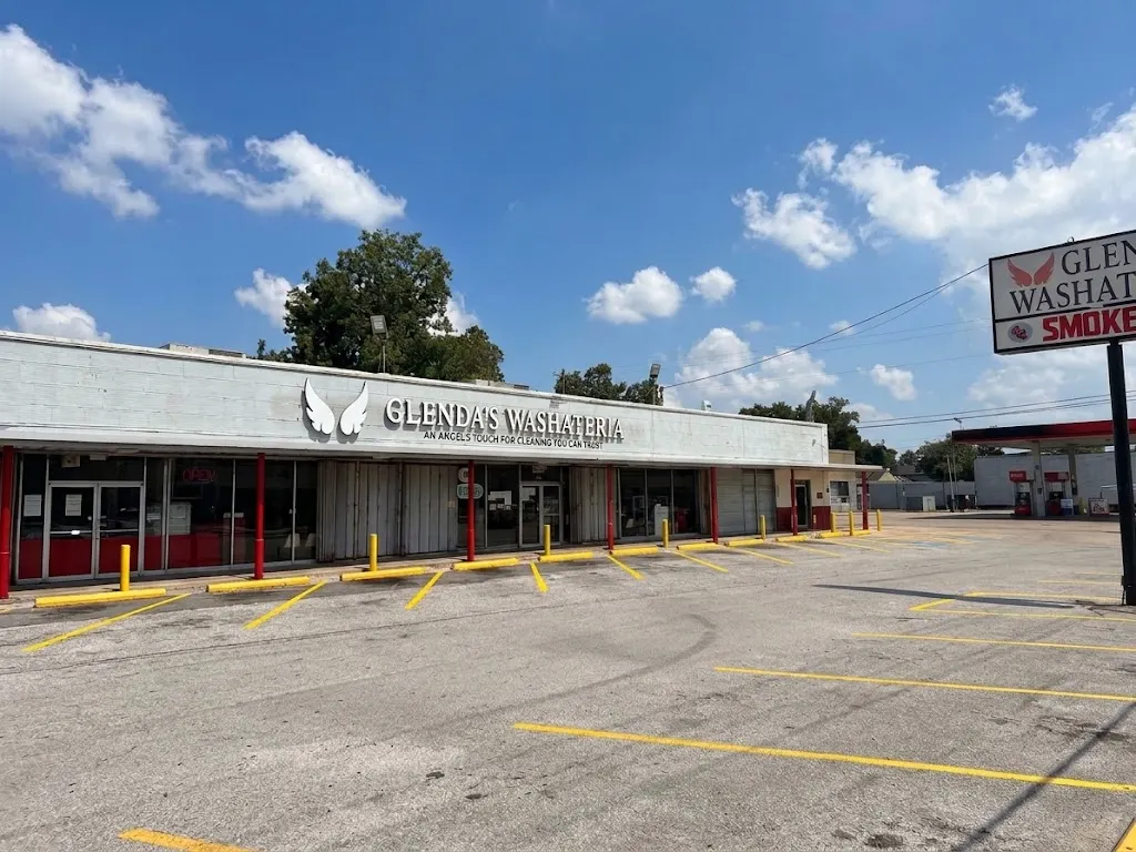 Lyons — photo 1