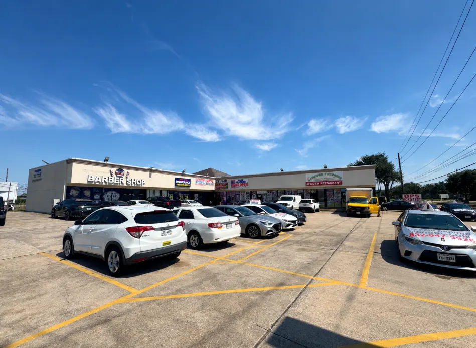 W Little York Plaza — photo 1